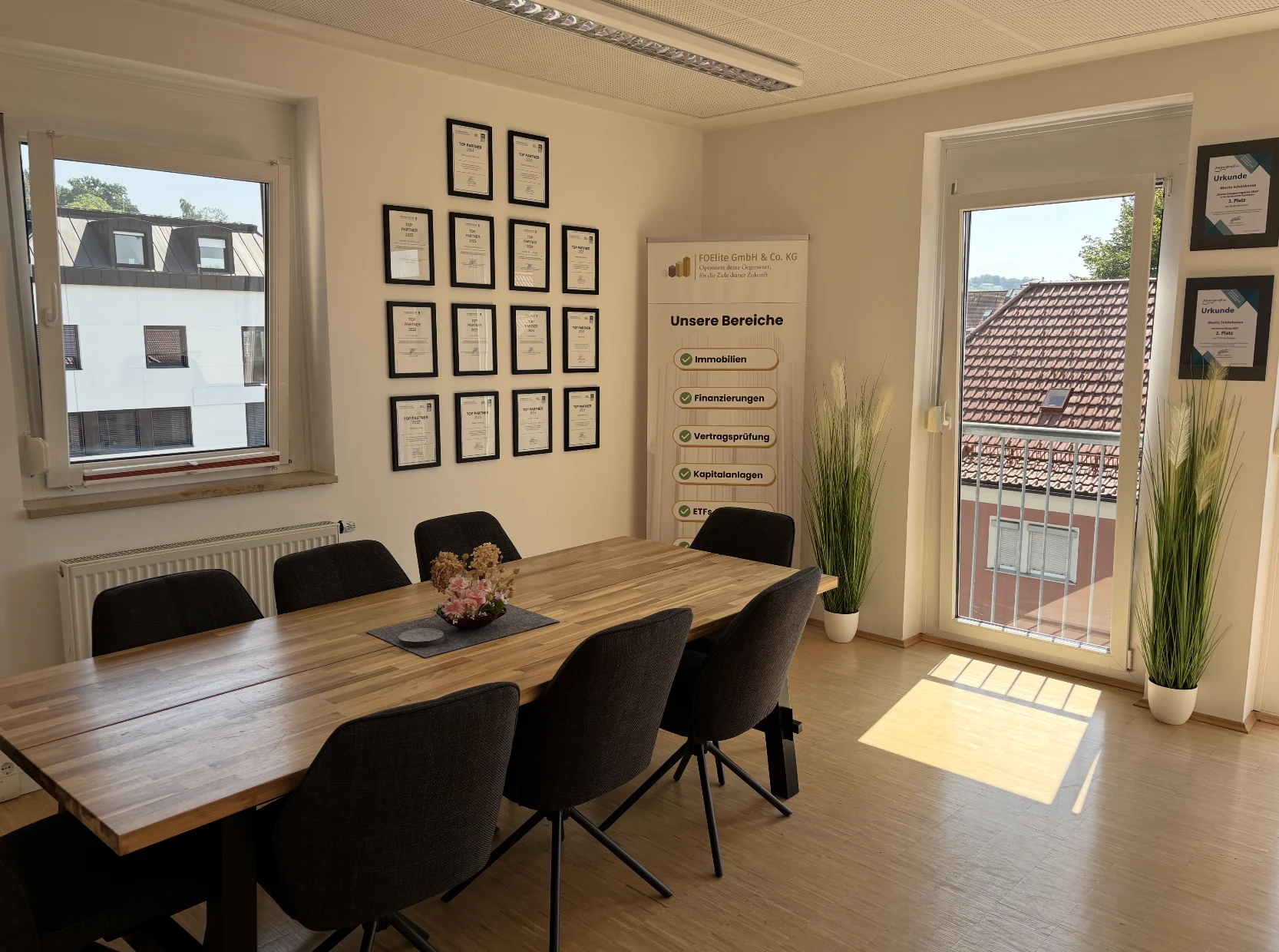 Besprechungsbereich im FOElite-Büro